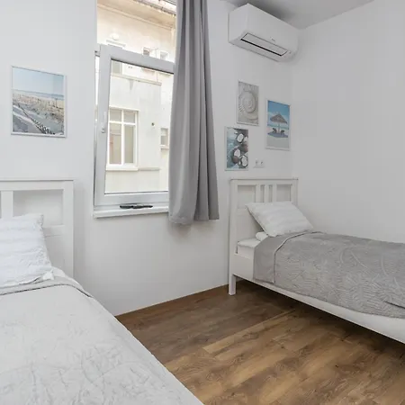 Apartment The House 1