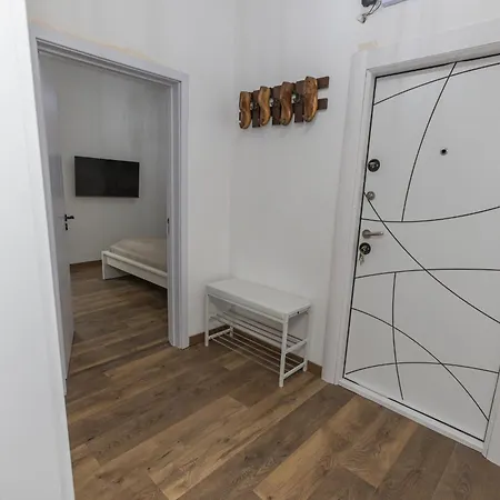 Апартамент The House 1 *